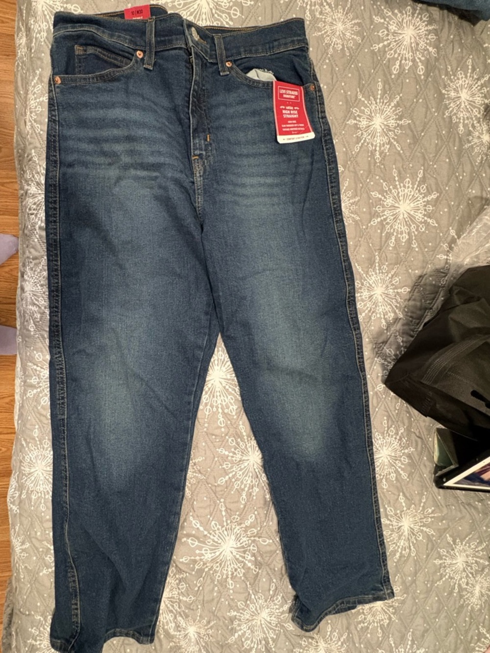 Levi's Women's Straight Leg Jeans - Dark Blue Wash